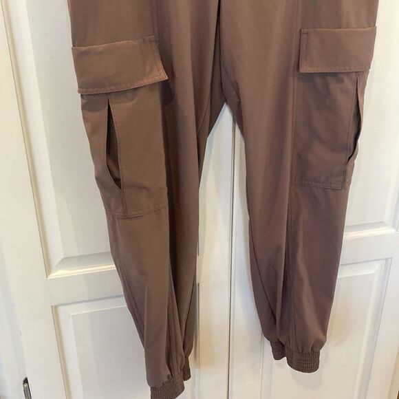 Athleta Chelsea utility joggers lightweight dusty brown cargo pocket size 10 - Picture 4 of 11